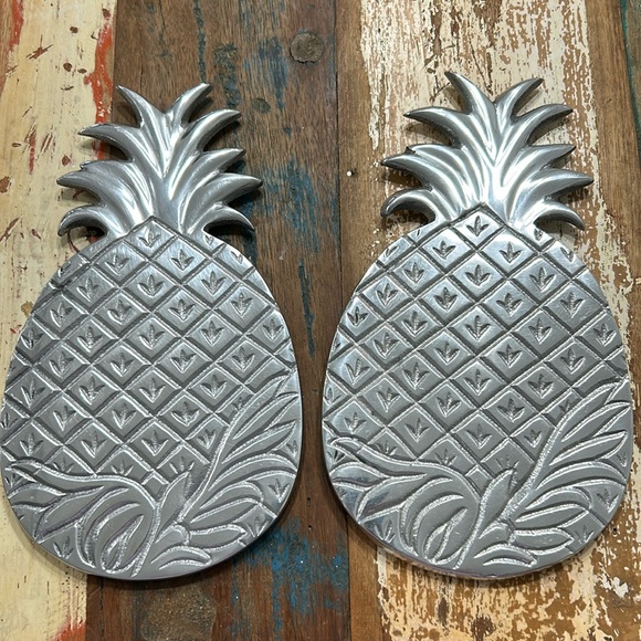 2 decorative pewter pineapple trivets - Picture 1 of 4